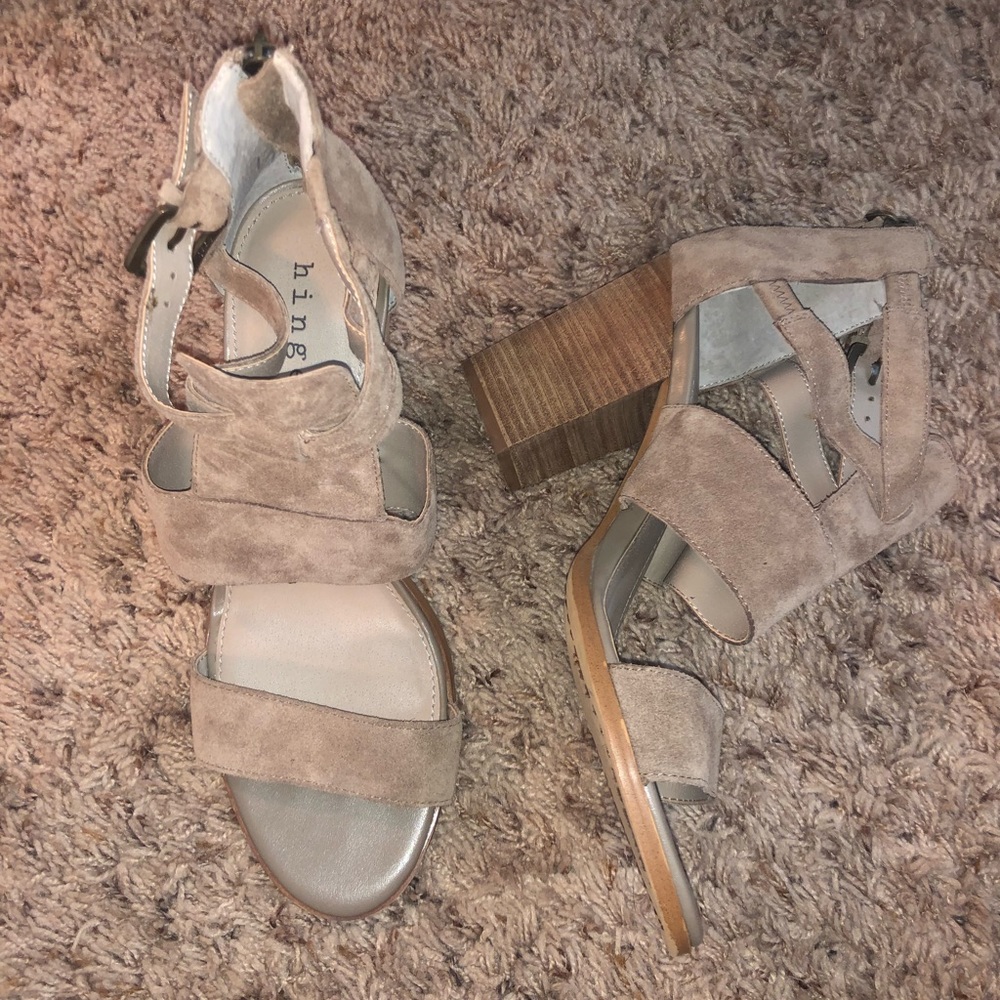 hinge heels! size 8! great condition!